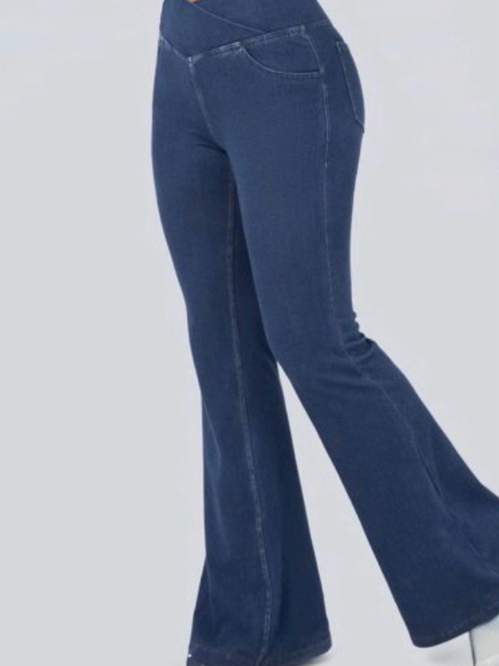 Brand new never worn stretch HALARA High-Rise Flare Jeans in Deep Blue XS petite